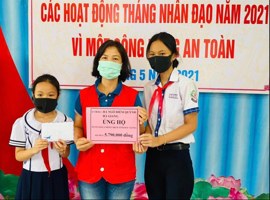 Dành học bổng đóng góp cho quỹ vắc-xin 