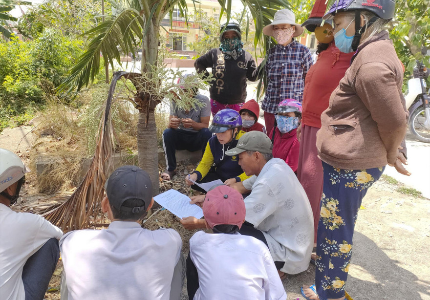 Người dân phản đối doanh nghiệp hút cát trên sông vì lo sợ ảnh hưởng đến sinh kế