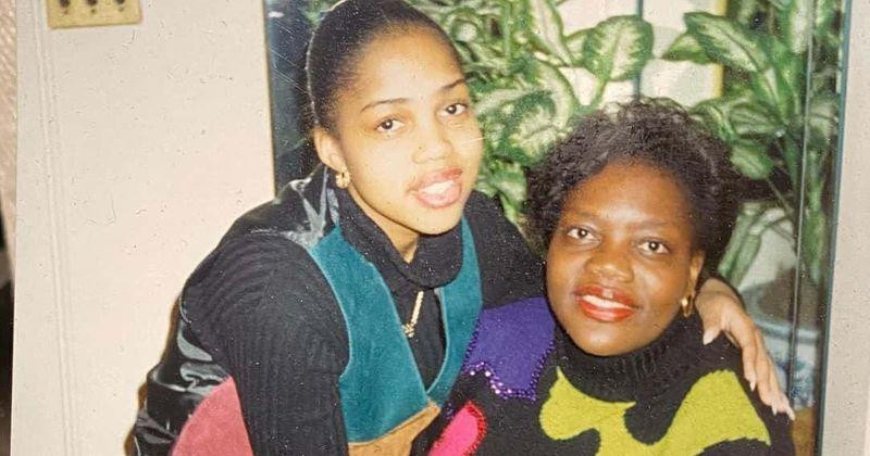 Bà Dorothy Morgan khi còn sống (phải) cùng con gái Nykiah