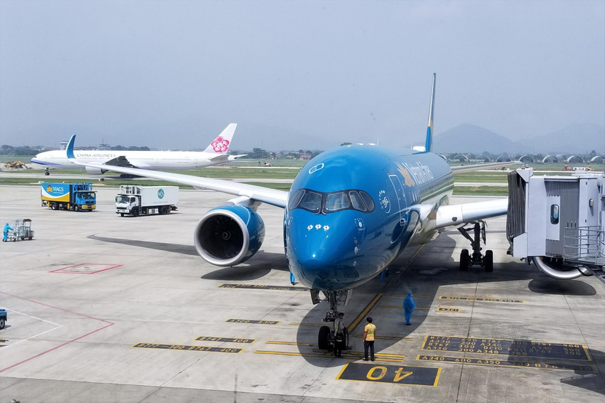 Cục Hàng không lên kế hoạch nối lại đường bay thương mại quốc tế theo 3 bước, tiến tới áp dụng “hộ chiếu vắc-xin”. Ảnh: Phạm Thanh