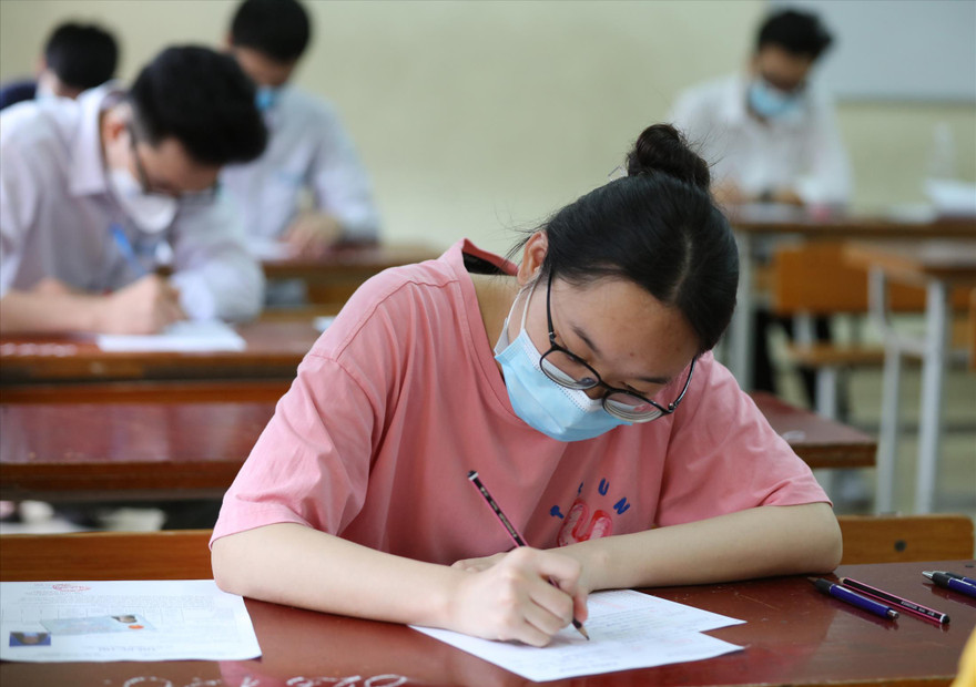 Điểm chuẩn những ngành “hot” năm nay được dự đoán không tăng hơn năm ngoái. Ảnh: Như Ý