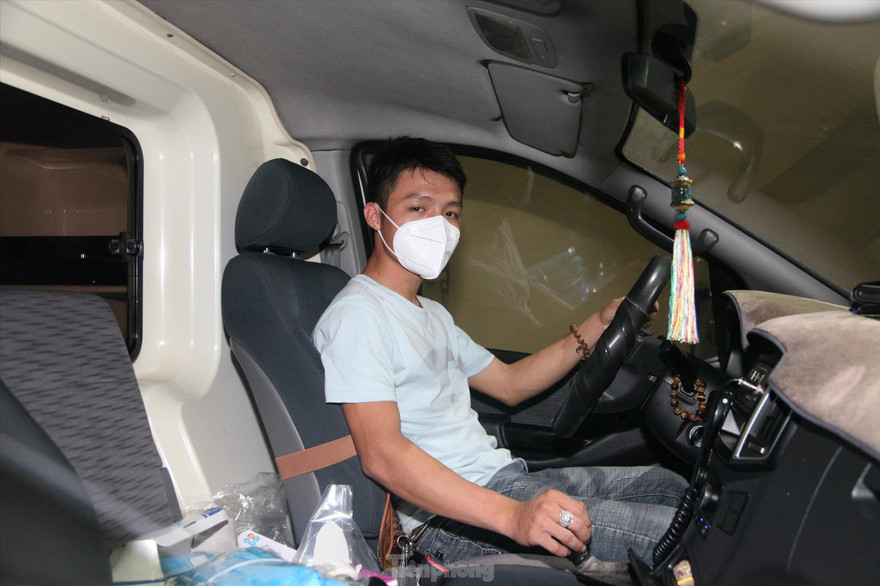 Đặng Minh Trí lái xe cứu thương vượt hơn 500 cây số từ Quảng Bình đến Bắc Giang hỗ trợ chống dịch