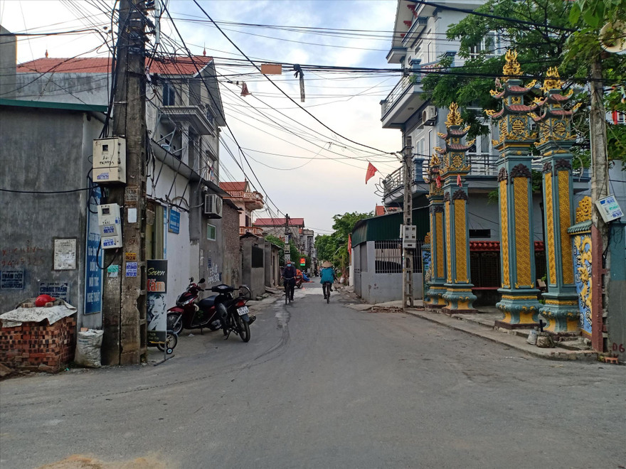 Thôn Núi Hiểu vắng lặng, người dân ở yên trong nhà để phòng chống dịch Ảnh: Nguyễn Thắng