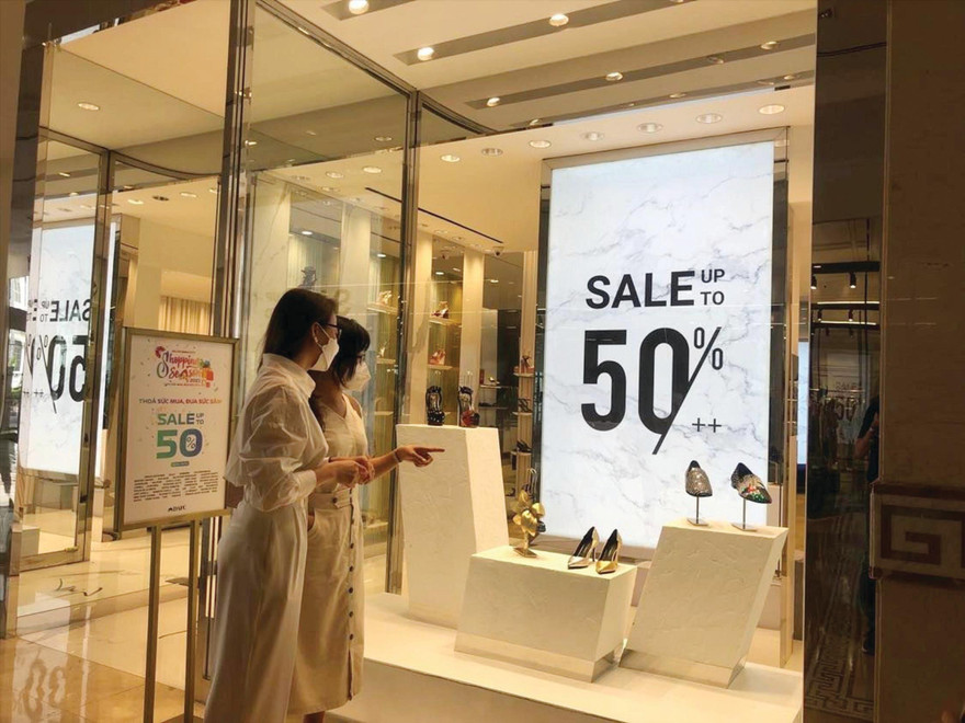 Nhiều chương trình khuyến mại cuối năm hấp dẫn người tiêu dùng. Ảnh: U.P