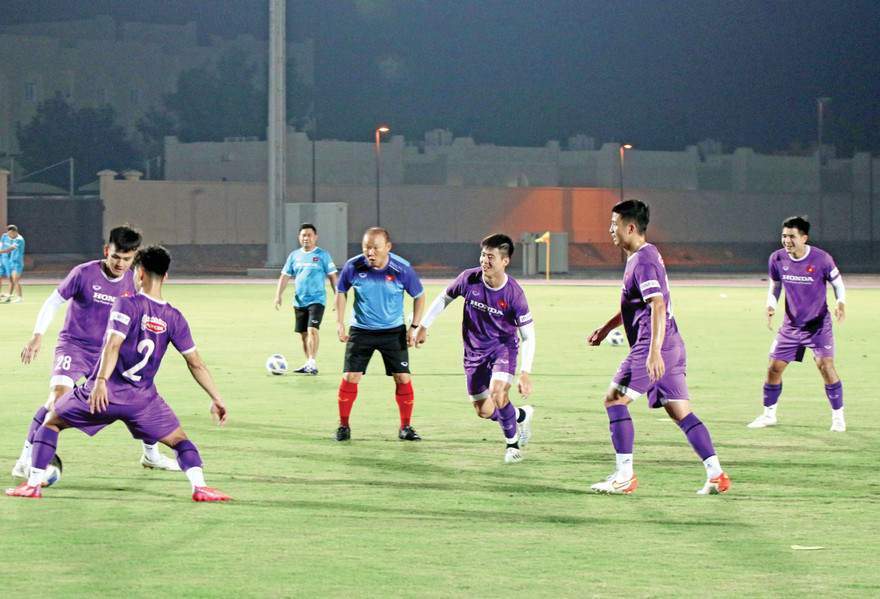 Tuyển Việt Nam trong một buổi tập luyện