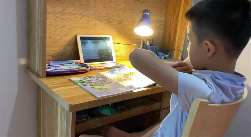 Học sinh nhiều địa phương hiện vẫn phải học trực tuyến hoàn toàn