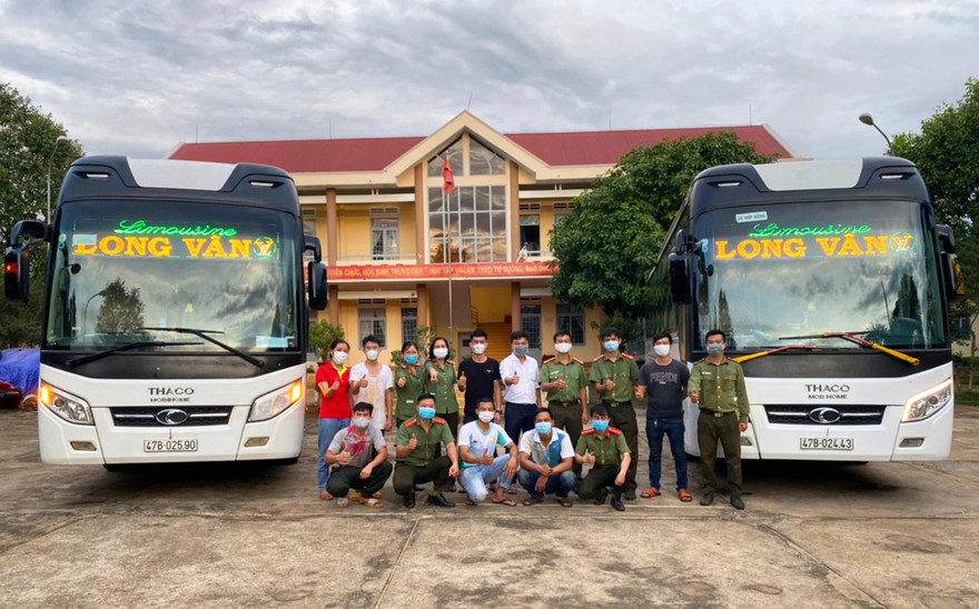 Công ty Long Vân Limousine điều hẳn xe giường nằm mở máy lạnh để chuyển rau quả