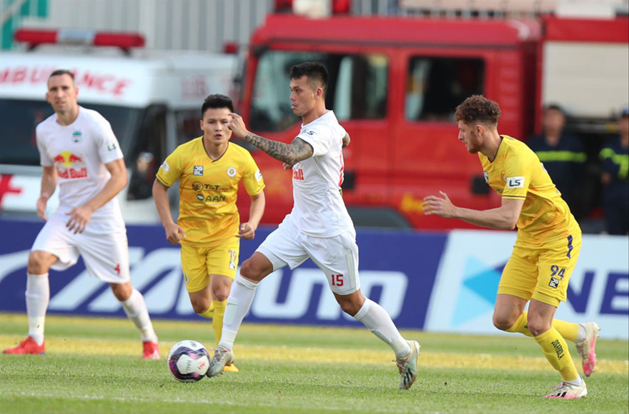 LS V-League đang vui bỗng ồn ào vì phải tạm dừng vì dịch COVID-19. Ảnh: Anh Tú