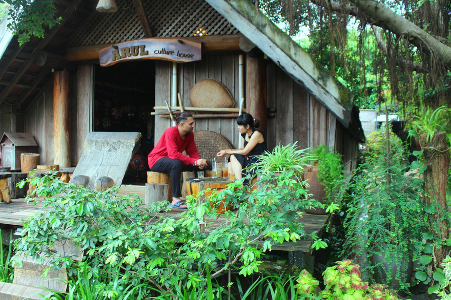 Quán cà phê nhà sàn Êđê được nhiều khách chuộng