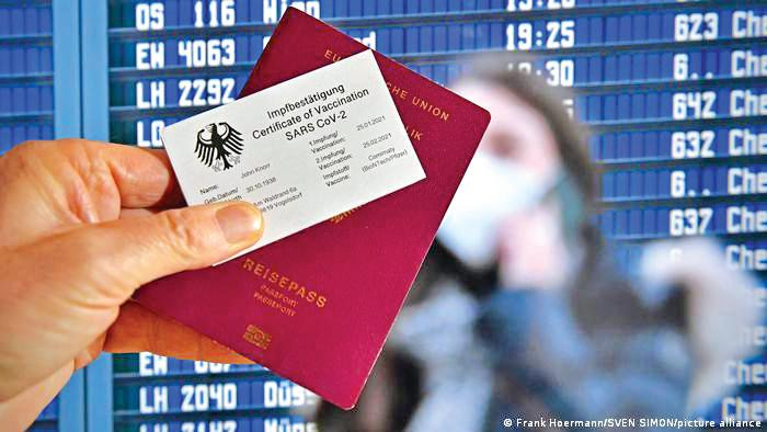 EU sẽ chính thức áp dụng hộ chiếu điện tử từ ngày 1/7. Ảnh: DW