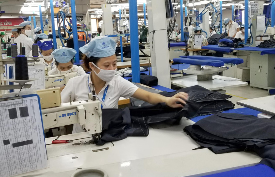 Với NLĐ tại nhiều DN, thời điểm này có việc làm và được trả đủ lương đã là may mắn. Ảnh minh họa: Phạm Thanh