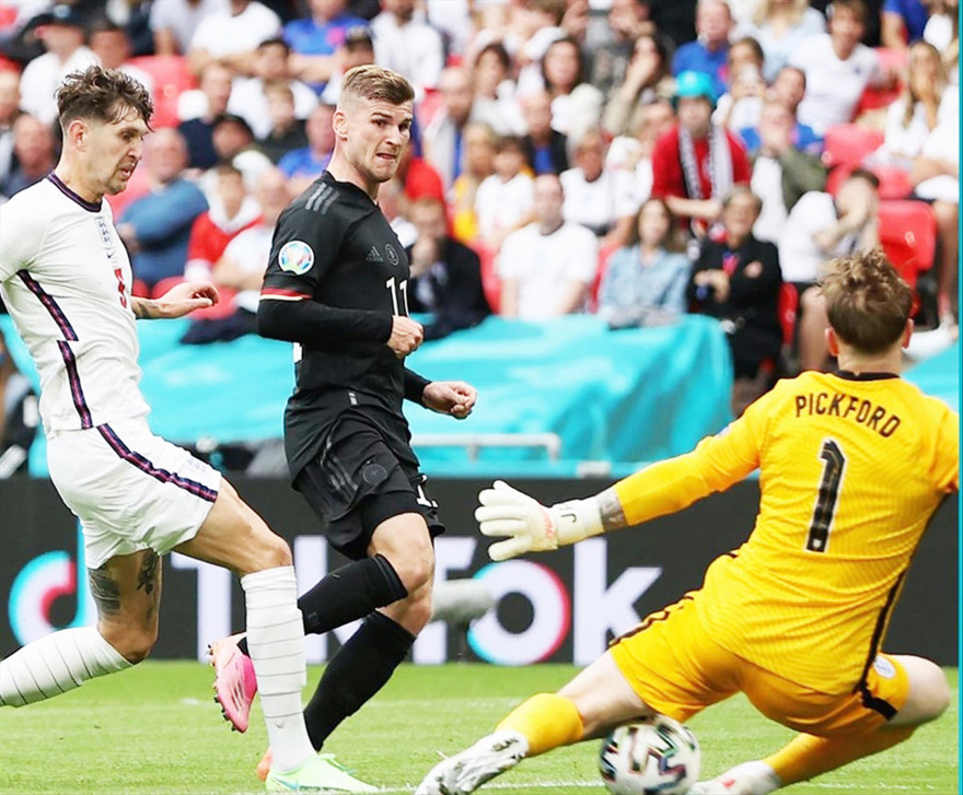 Thủ môn Pickford đang vững chắc trong khung thành tuyển Anh