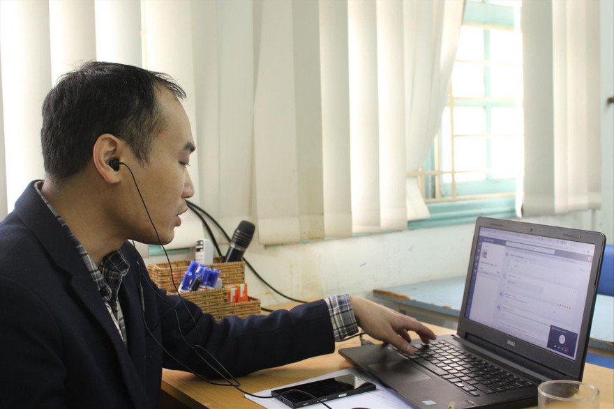 Thêm một mùa sinh viên học, thi trực tuyến vì dịch COVID-19. Ảnh: Diệp An