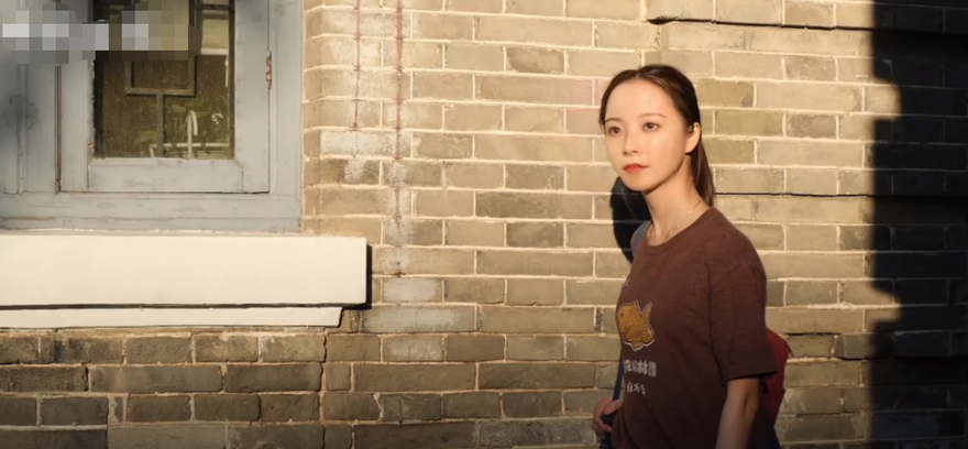 Nữ sinh viên ảo Đại học Thanh Hoa Hoa Trí Băng