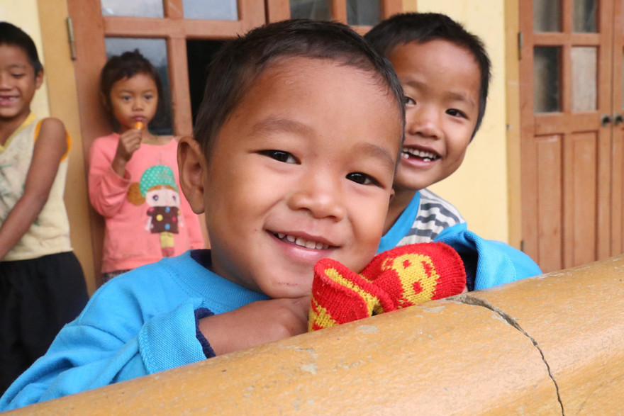 Học sinh ở bản Búng