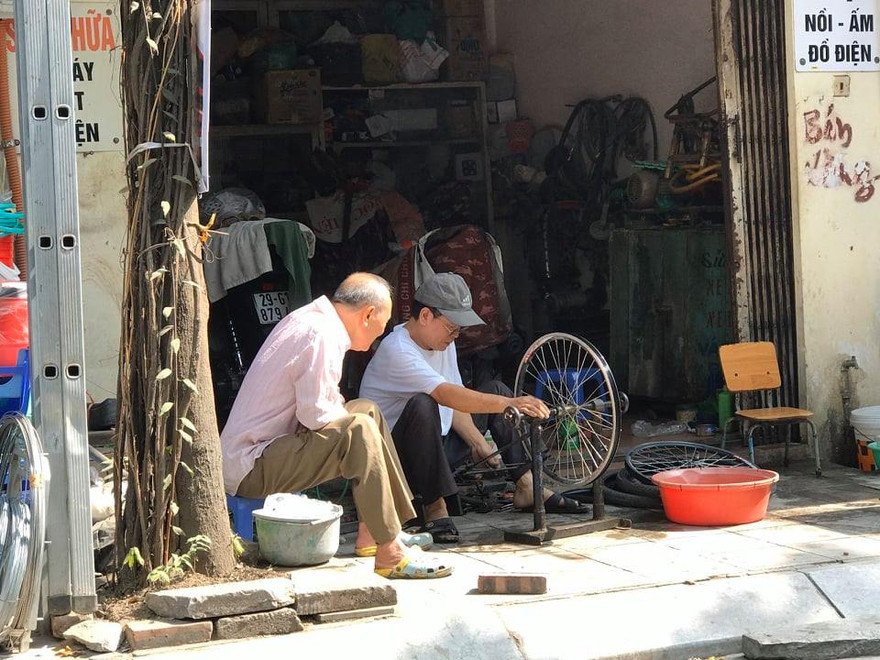 Người dân yêu cầu Công ty Rạng Đông bồi thường về vật chất và tinh thần và di dời cơ sở ra khỏi khu dân cư.