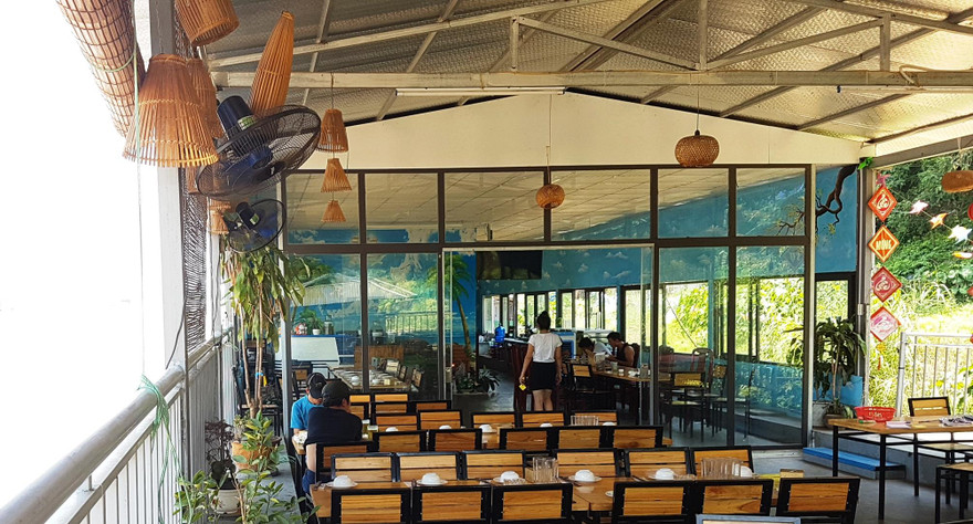 UBND quận Long Biên vừa ra quyết định xử phạt 3 nhà hàng trên sông Hồng (phường Ngọc Thụy) số tiền 60 triệu đồng với hành vi lấn chiếm lòng sông, tăng rủi ro thiên tai mà không có biện pháp khắc phục, xử lý.