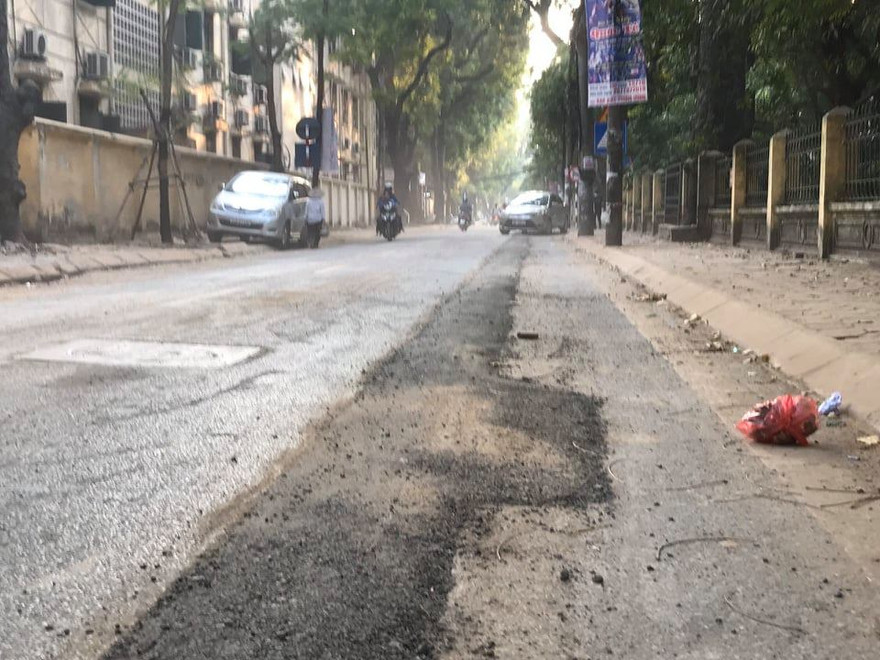 Đơn vị thi công đào rãnh hạ cáp ngầm khi hoàn trả mặt đường xuất hiện sống lươn gồ ghề tiềm ẩn nguy cơ mất an toàn giao thông