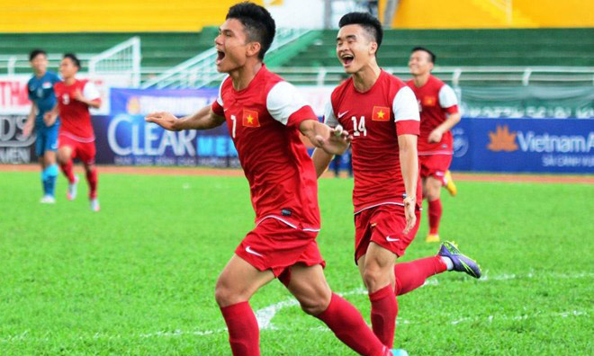 Xuân Mạnh lập cú đúp ngay từ hiệp 1. Ảnh: Zing