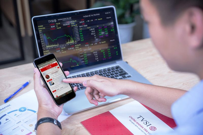 Dòng tiền trên thị trường chứng khoán chủ yếu vẫn tập trung vào các mã bluechips, với các nhóm chính dẫn dắt như ngân hàng tài chính, bất động sản, dầu khí…. 