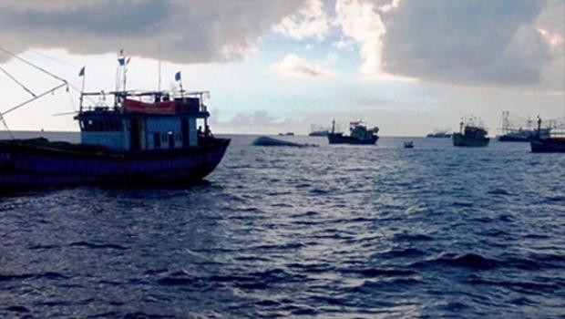 Tàu cá hỏng, 11 ngư dân trôi tự do 1 tuần trên biển