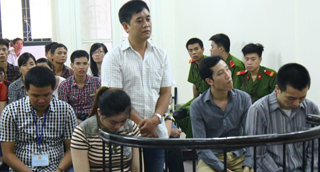 Các bị cáo tại tòa sáng nay.