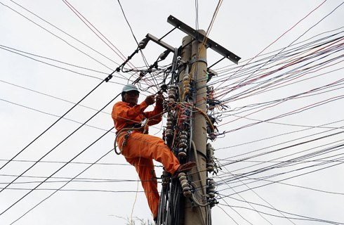 Đại diện Bộ Công Thương cho rằng giá bán lẻ điện tiệm cận giá thị trường sẽ giúp người dân được hưởng lợi từ sự cạnh tranh giữa các doanh nghiệp.