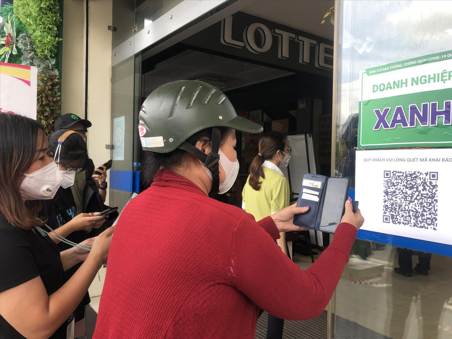 Từ ngày 1/10, người dân có “thẻ xanh” (đã tiêm vắc-xin) sẽ được trực tiếp vào siêu thị mua sắm 