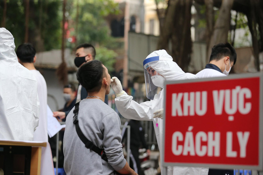 Xét nghiệm COVID-19 tại Hà NộiẢnh: Như Ý 