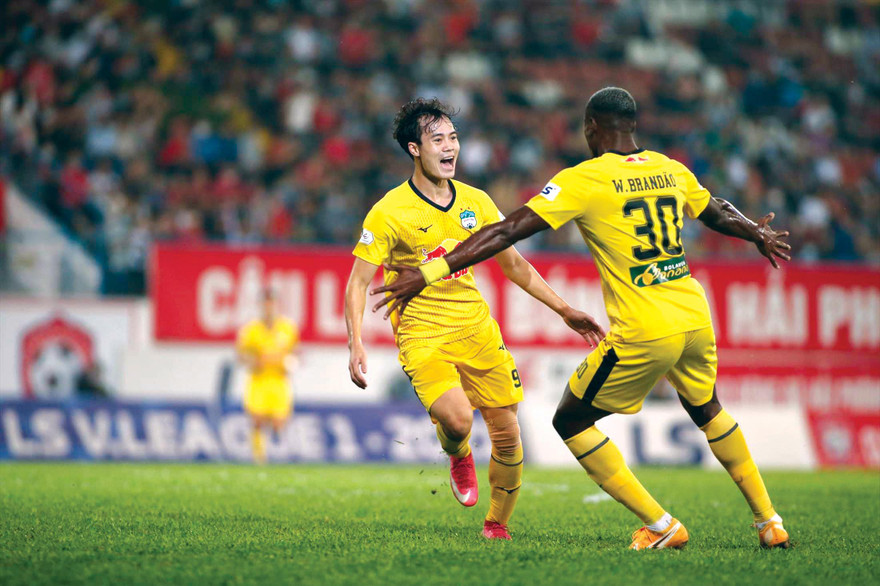 HAGL đang chơi rất thăng hoa dưới sự dẫn dắt của HLV Kiatisuk Senamuang ảnh: Viên Viên 