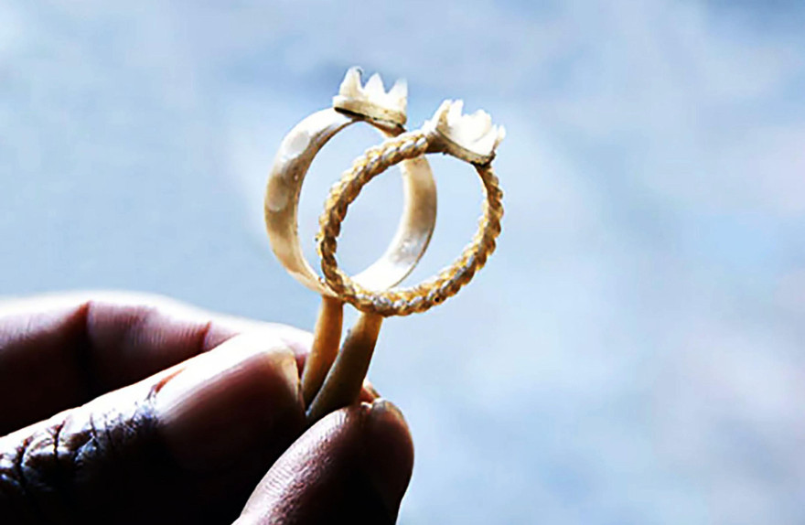 Cặp khuôn nhẫn làm bằng sáp ong 