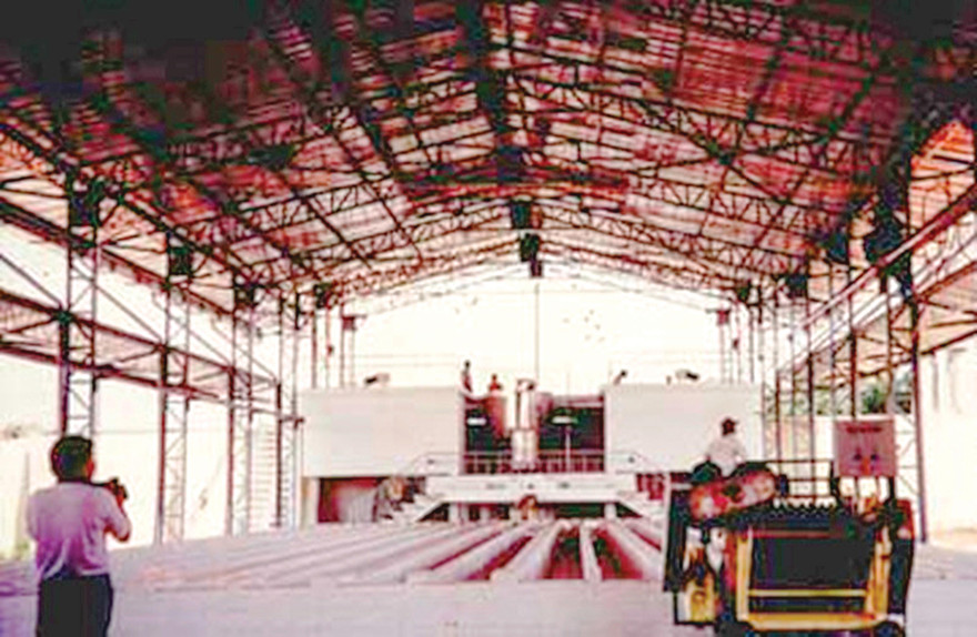 Một nhà kho đang được xây dựng vào năm 1994 của công ty Epco do ông Liên Khui Thìn làm giám đốc