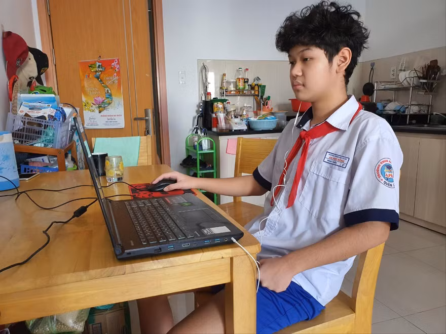 Học sinh TPHCM học trực tuyến năm học 2021- 2022 