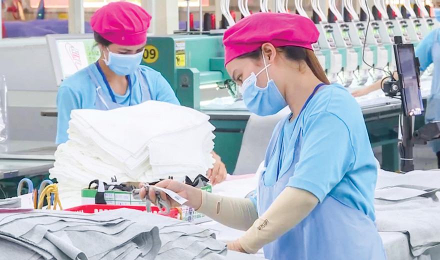 Nhiều doanh nghiệp vẫn duy trì hoạt động sản xuất trong thời gian TPHCM thực hiện giãn cách xã hội nghiêm ngặt để phòng chống dịch