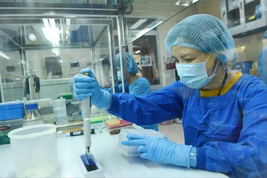 Xét nghiệm giúp khẳng định một người tái nhiễm hay tái dương tính với SARS-CoV-2 Ảnh: Long Phạm 