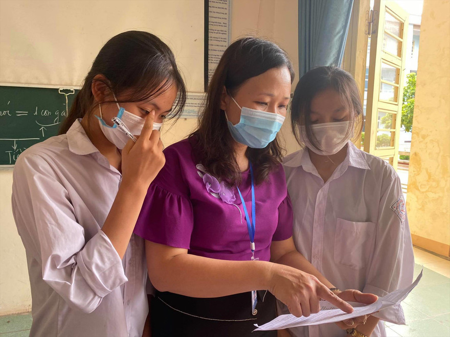 Thiếu giáo viên khiến các trường gặp nhiều khó khăn trong dạy học 