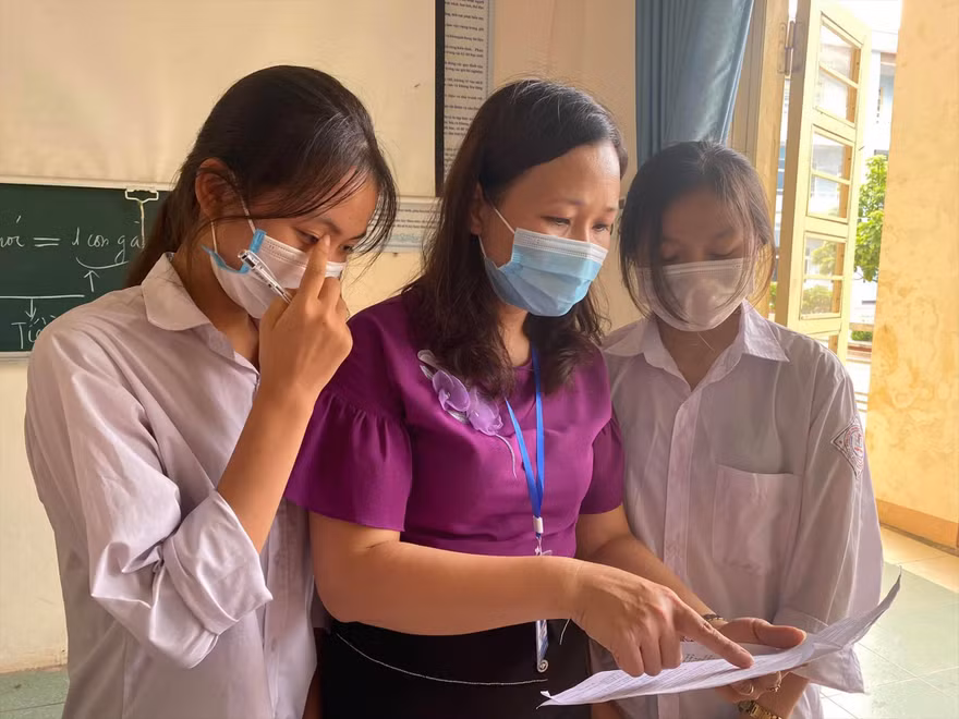 Thiếu giáo viên khiến các trường gặp nhiều khó khăn trong dạy học 