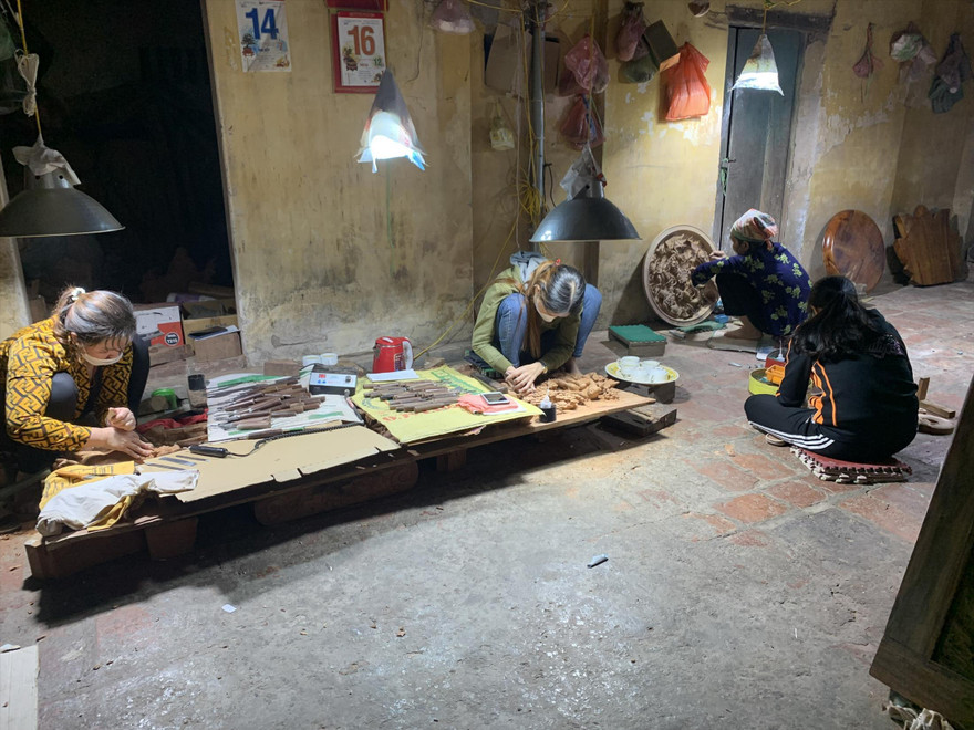 HTX đồ gỗ mỹ nghệ cần vay vốn cho vụ sản xuất hàng cuối năm, tuy nhiên đang gặp khó vì yêu cầu định giá tài sản 