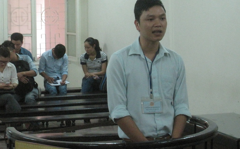 Cựu cán bộ ngân hàng trong phiên xử. Ảnh: BH