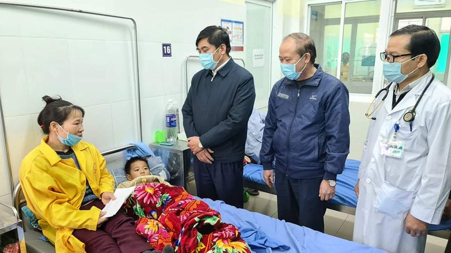 Cơ quan chức năng huyện Lương Tài, Bắc Ninh đến thăm hỏi các cháu bị thương