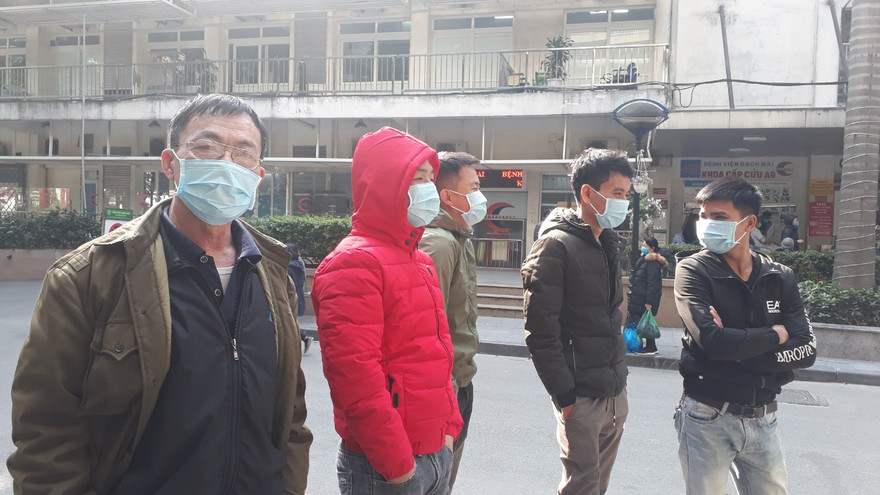 Người dân đua nhau đeo khẩu trang phòng tránh virus Corona