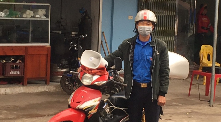 Chế loa đeo cố định gắn lên xe để tuyên truyền