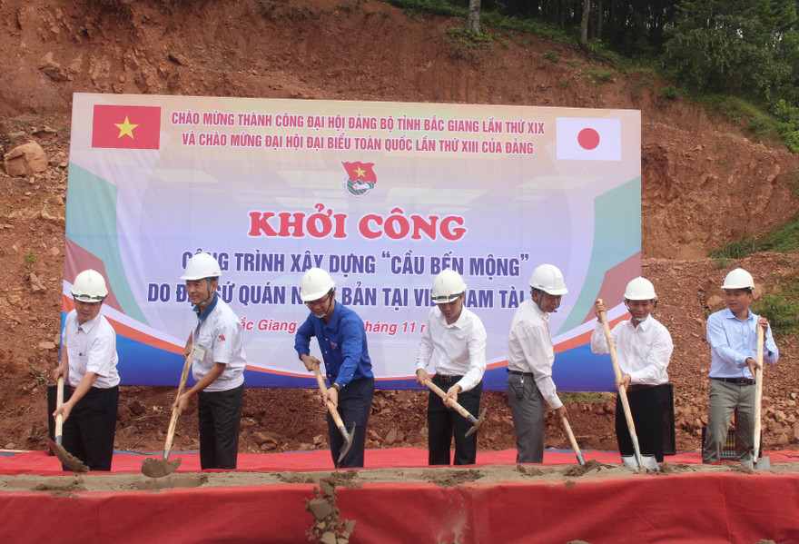 Khởi công xây dựng cầu "Bến Mộng"