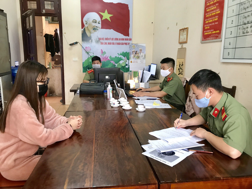 Công an huyện Lục Ngạn làm việc với Trịnh Thị Hồng Hạnh.