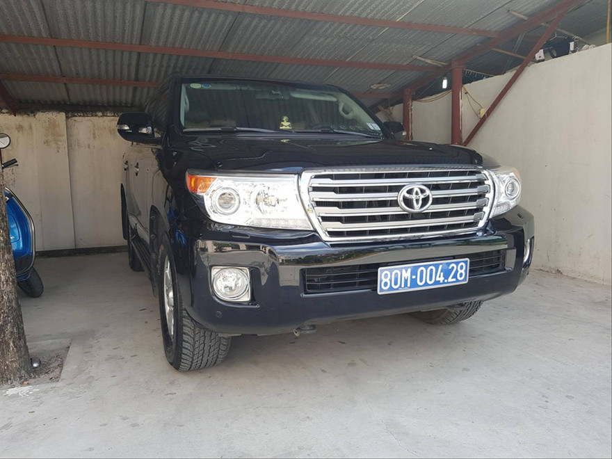 Xe ô tô biển xanh Cty CP Cầu 12 thuê theo yêu cầu của cổ đông lớn - Ảnh: Công đoàn Cty CP Cầu 12 cung cấp