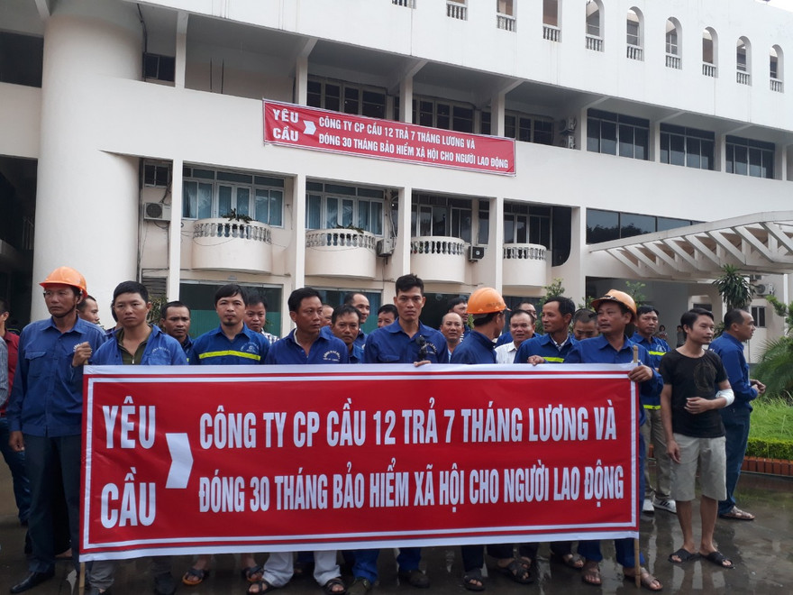Công nhân Cty cổ phần Cầu 12 đòi lương và bảo hiểm xã hội