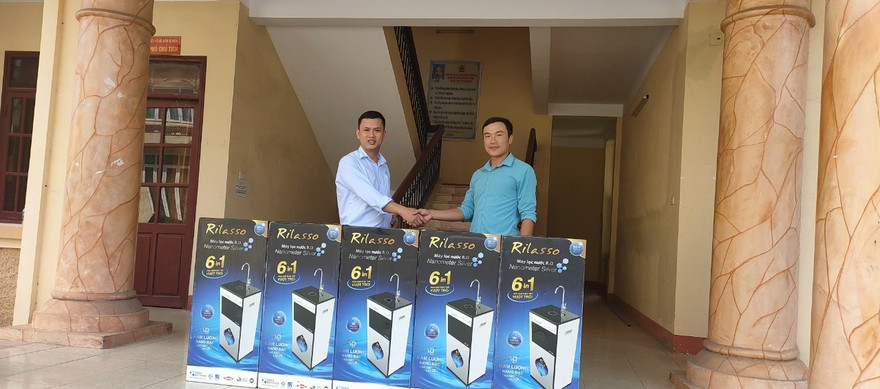 Các máy lọc nước của Tập đoàn Tân Á Đại Thành trao tặng các trường khó khăn tại huyện Sơn Động (Bắc Giang)