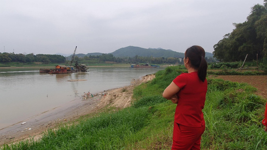 Hình ảnh khai thác cát trên sông Lô đoạn qua địa bàn Khu 10 xã Trị Quận. Ảnh chụp tháng 3/2021