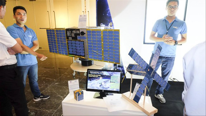 Năm nay, NanoDragon (ngoài cùng bên phải) sẽ được phóng lên vũ trụ 