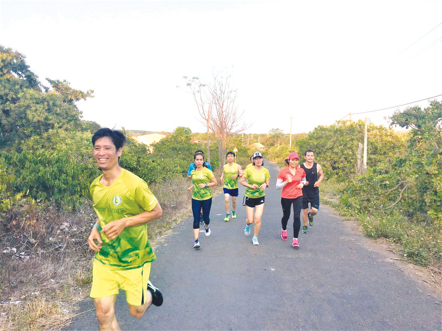 Mỗi khi chạy, các thành viên đều mặc áo đồng phục để truyền thông điệp sống xanh 